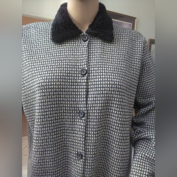 VINTAGE HOUNDSTOOTH LONG CARDIGAN BY KAREN LESSLY FAUX FUR COLLAR POCKETS SZ. LG - Picture 5 of 9